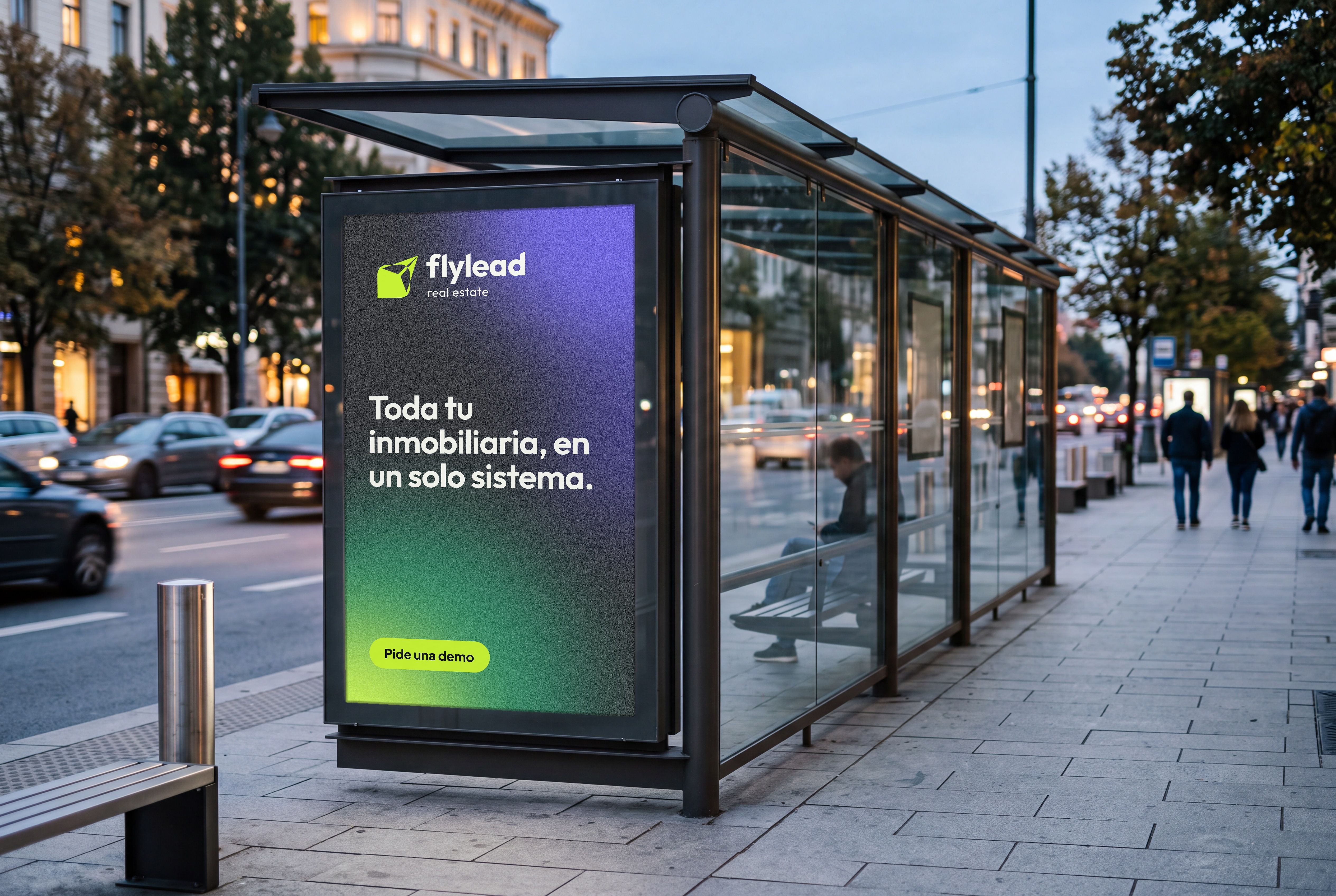 Marquesina con el cartel de FlyLead Real Estate: «Toda tu inmobiliaria, en un solo sistema»